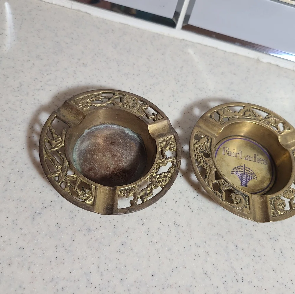 Vintage set ashtrays
